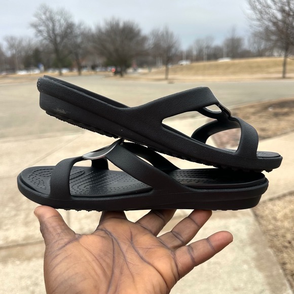 Crocs Women's Sanrah Metal Block Sandals Size 8 Black Shoes - Picture 10 of 10